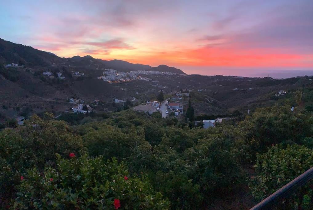 Villa En Frigiliana Con Piscina, Jacuzzi Y Espectaculares Vistas المظهر الخارجي الصورة